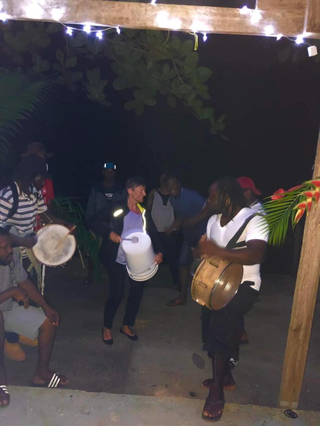 Hibiscus Valley Inn Marigot Kültér fotó